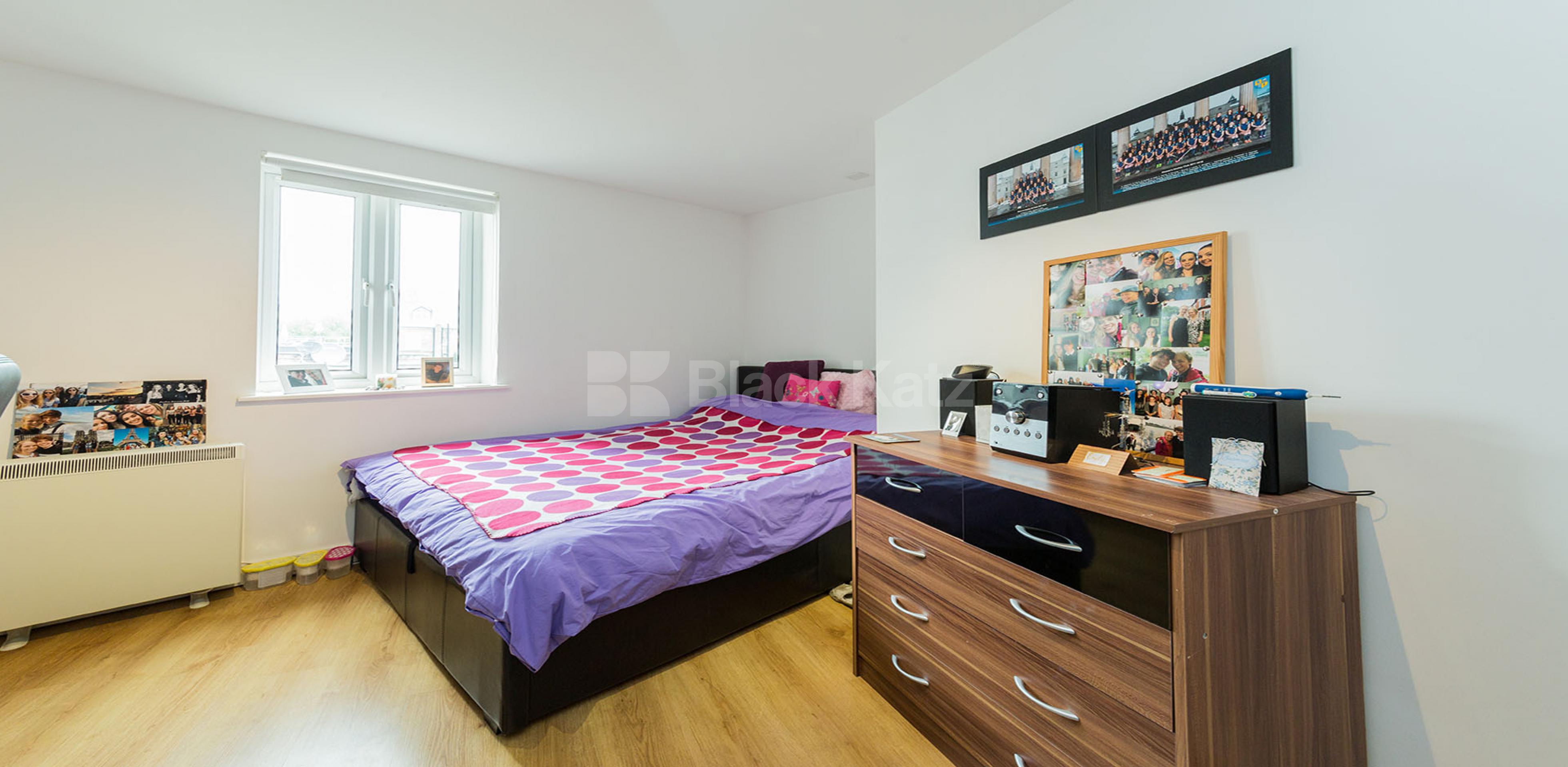 			3 Bedroom, 1 bath, 1 reception Apartment			 Criterion Mews, ARCHWAY N19 N19